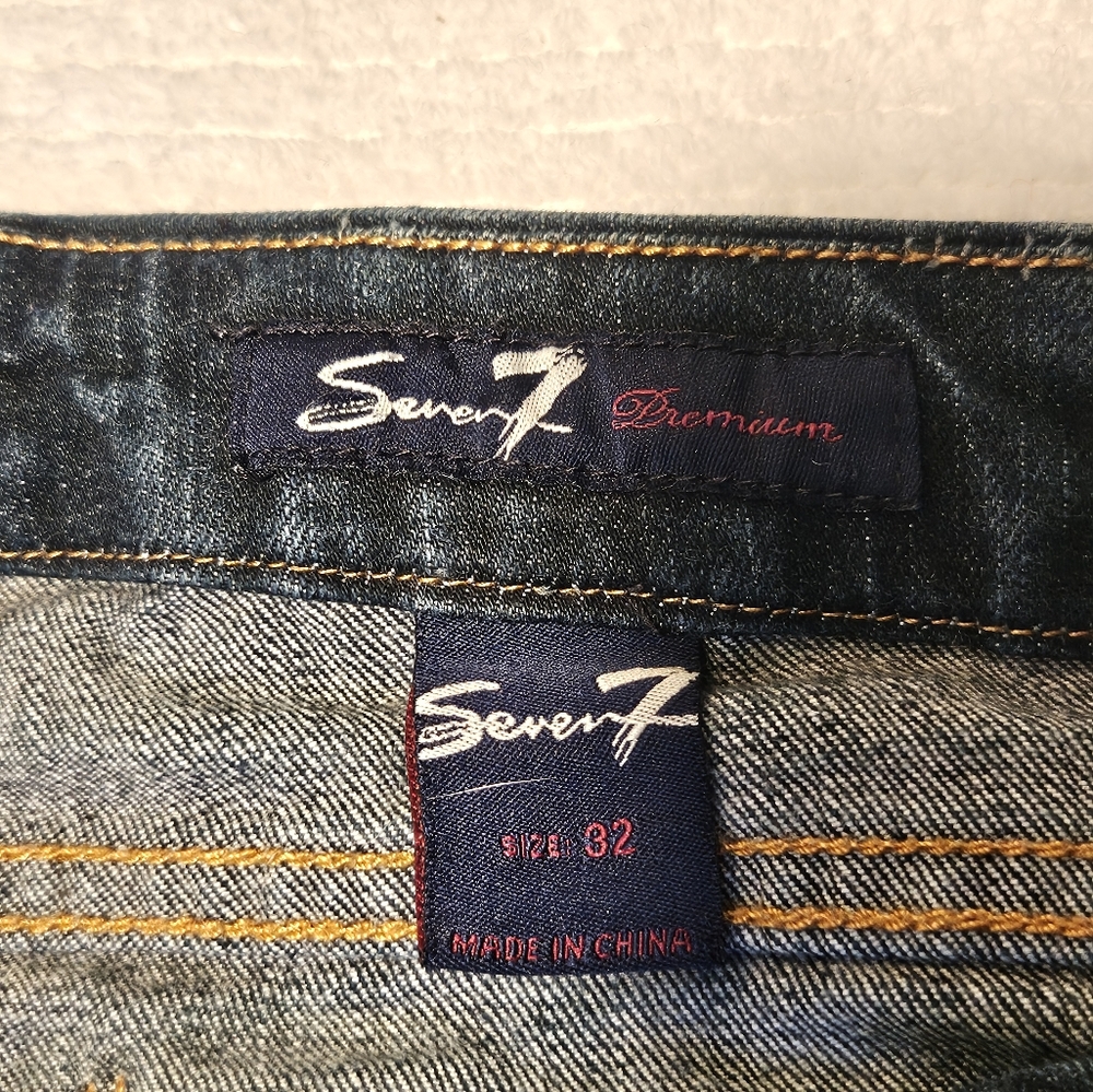 Seven7  Men's Blue Jeans with Signature "S" Detailing - Picture 4 of 9